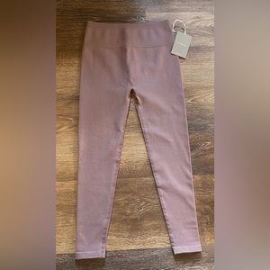NWT EVERLANE SEAMLESS LEGGINGS SIZE M/L IN LIGHT PURPLE